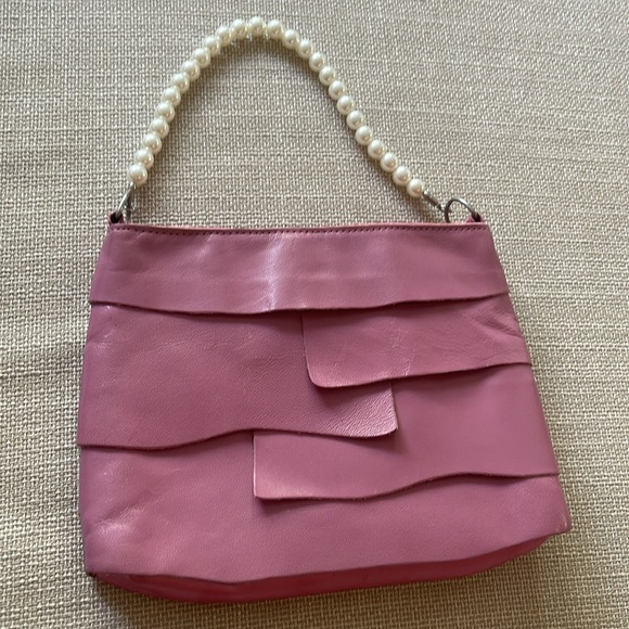 Fashionable leather with two handles. You can remove a long chain. - Picture 2 of 8